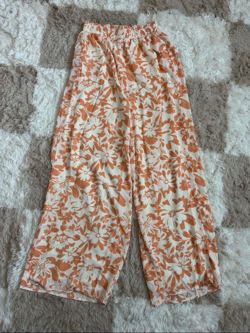 Pink Lily Floral Wide Leg Pants & Crop Tank Set in Peach and Cream - Picture 4 of 6